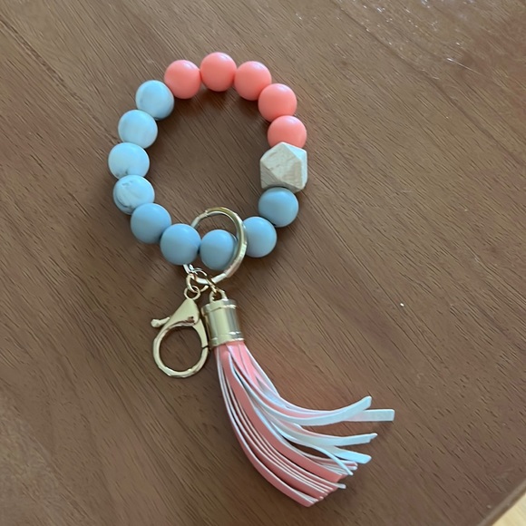 Accessories - Keychain beaded bracelet
